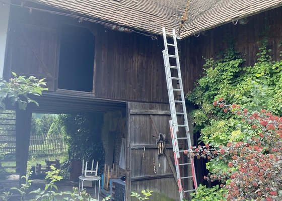 Oprava střechy - oprava/výměna úžlabí cca 8 metrů